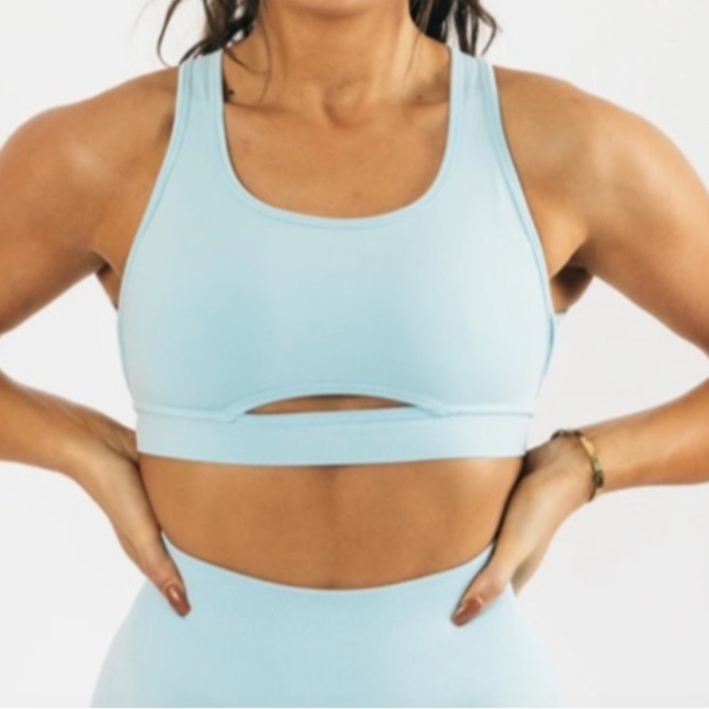Alphalete Trinity Sports Bra - Medium (fits like a large)